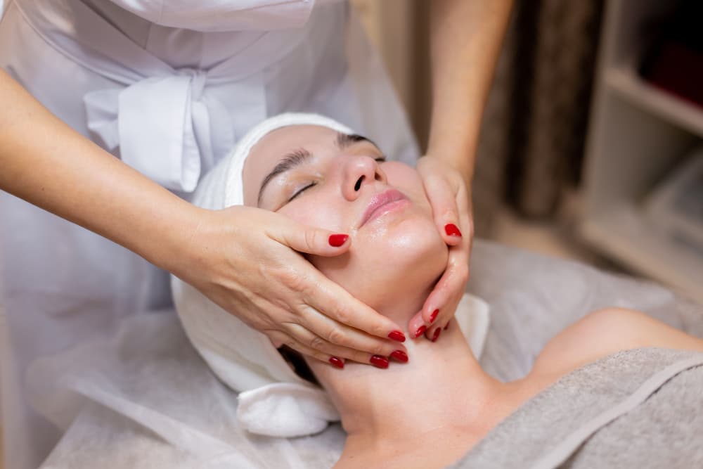 Sara Gold Facial