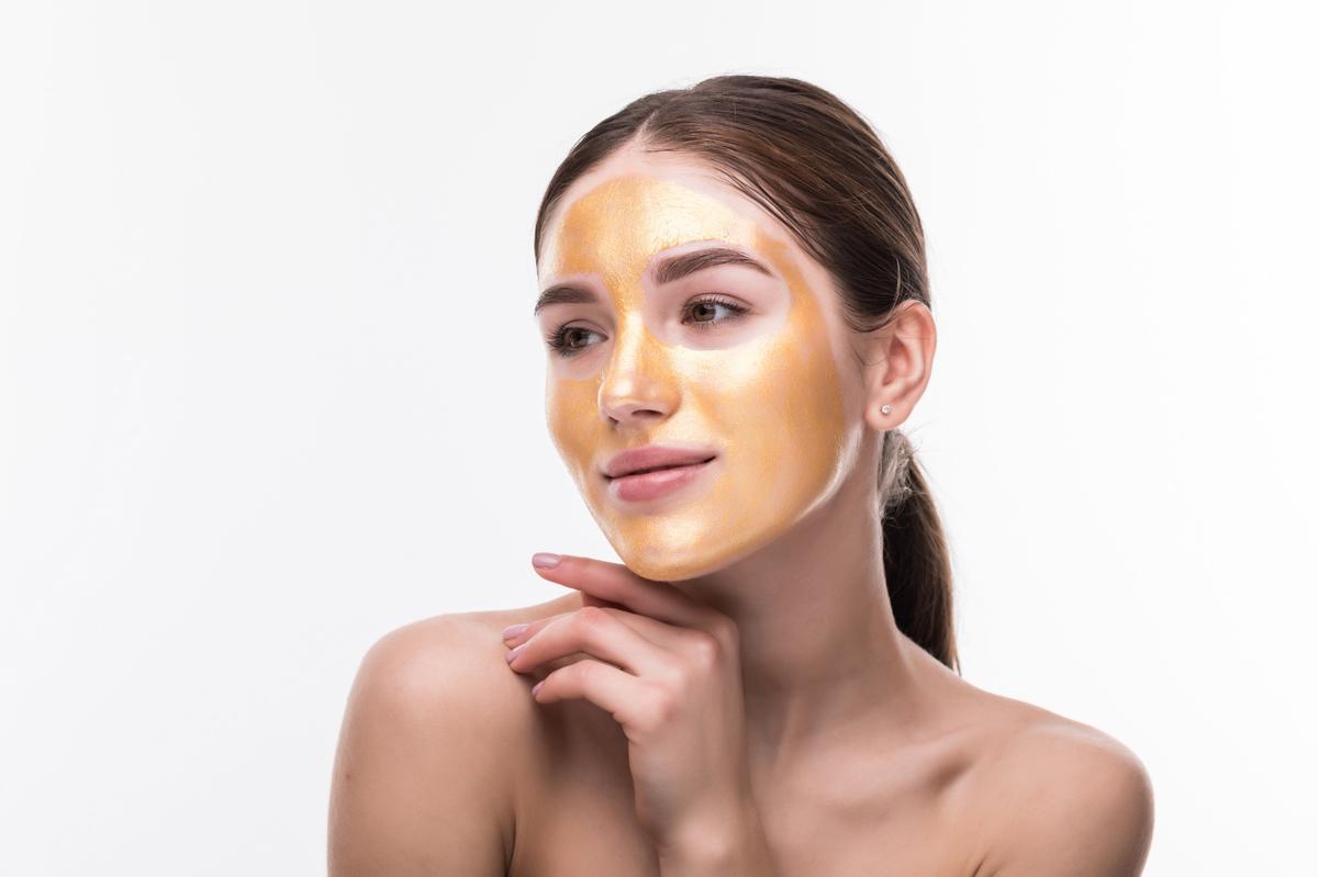 Sara Gold Facial